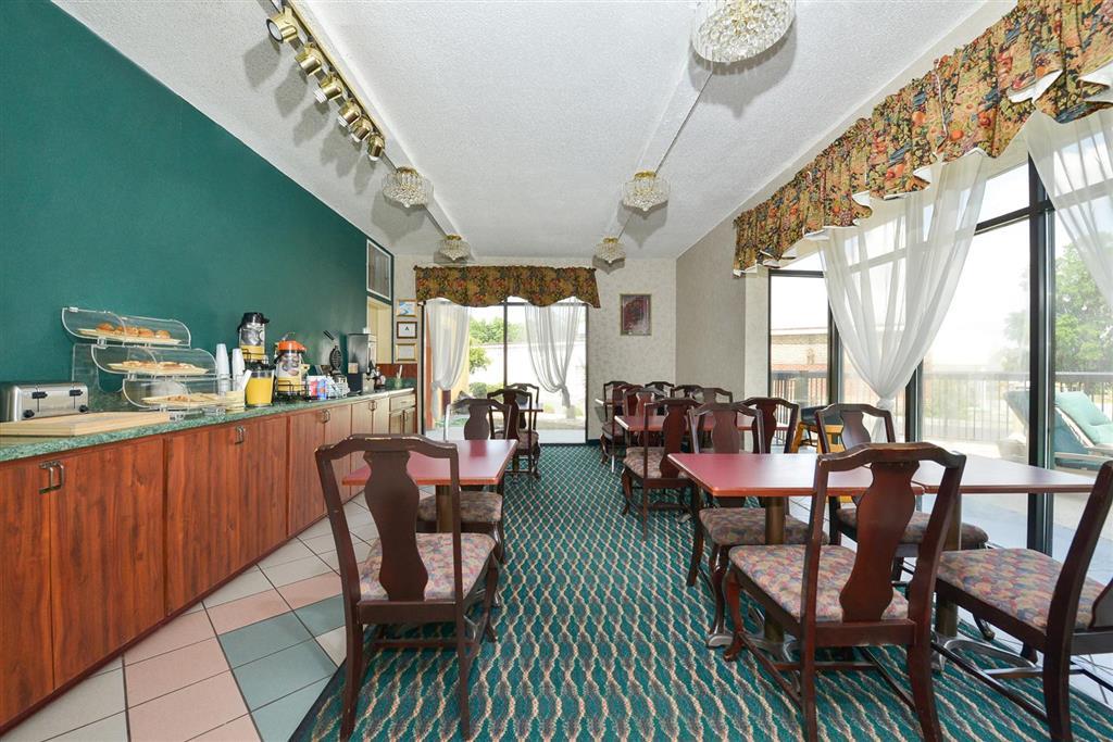 Suburban Studios Hinesville - Fort Stewart Area Restaurant photo